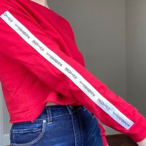 Cropped red long sleeve T-shirt with 1982 NYC sleeve stripe